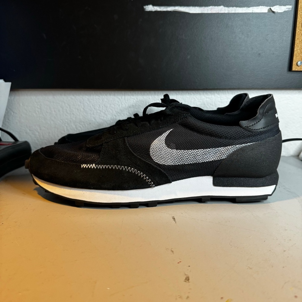 Nike - Picture 3 of 6